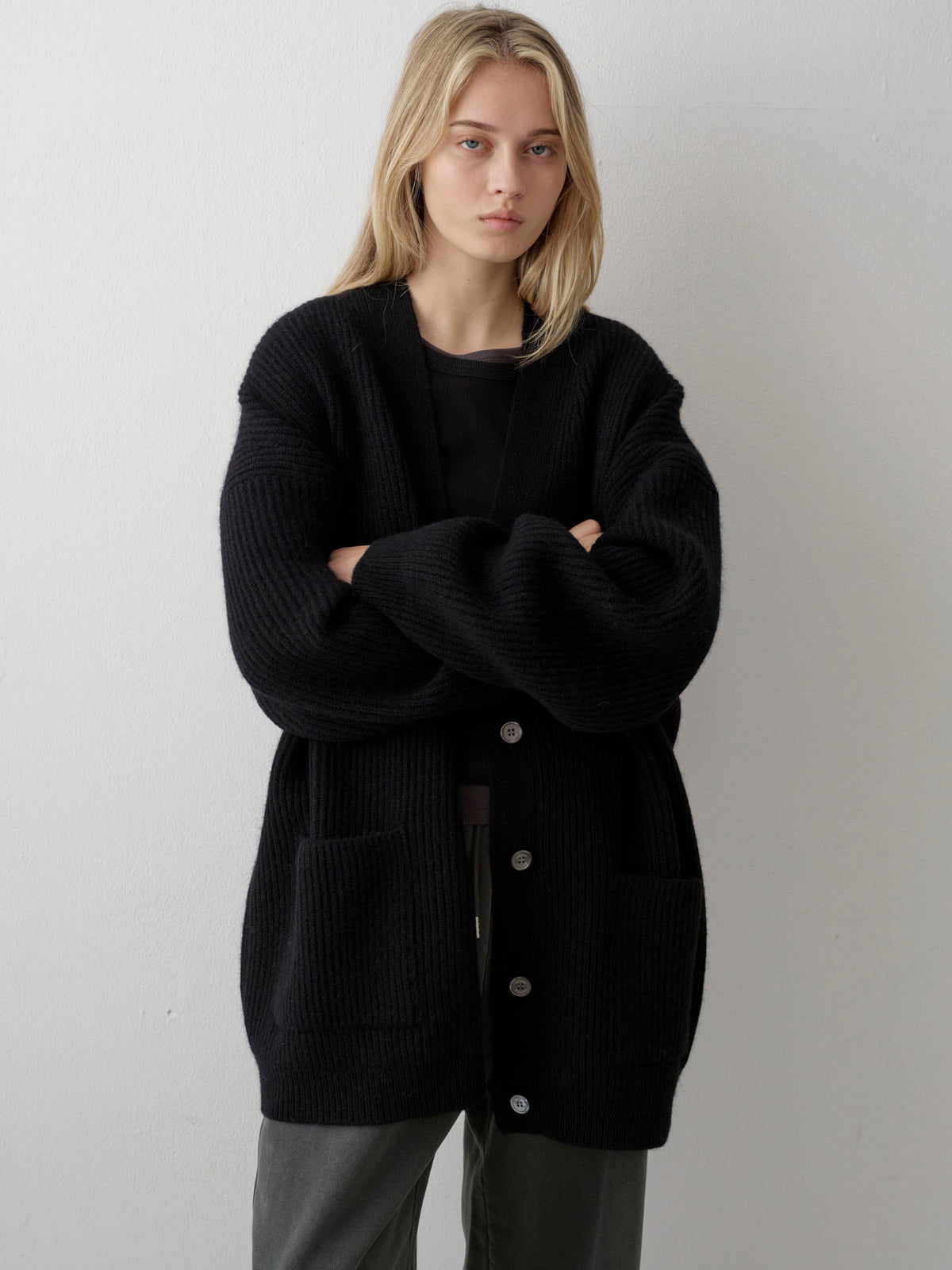 Shetland Wool V-Neck Cardigan_black