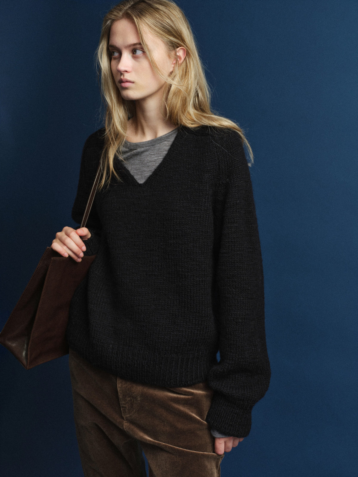 Textured V-neck Knit_black