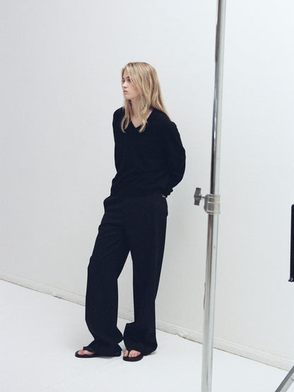[11/18 Pre-order] Essential V-neck Knit_black