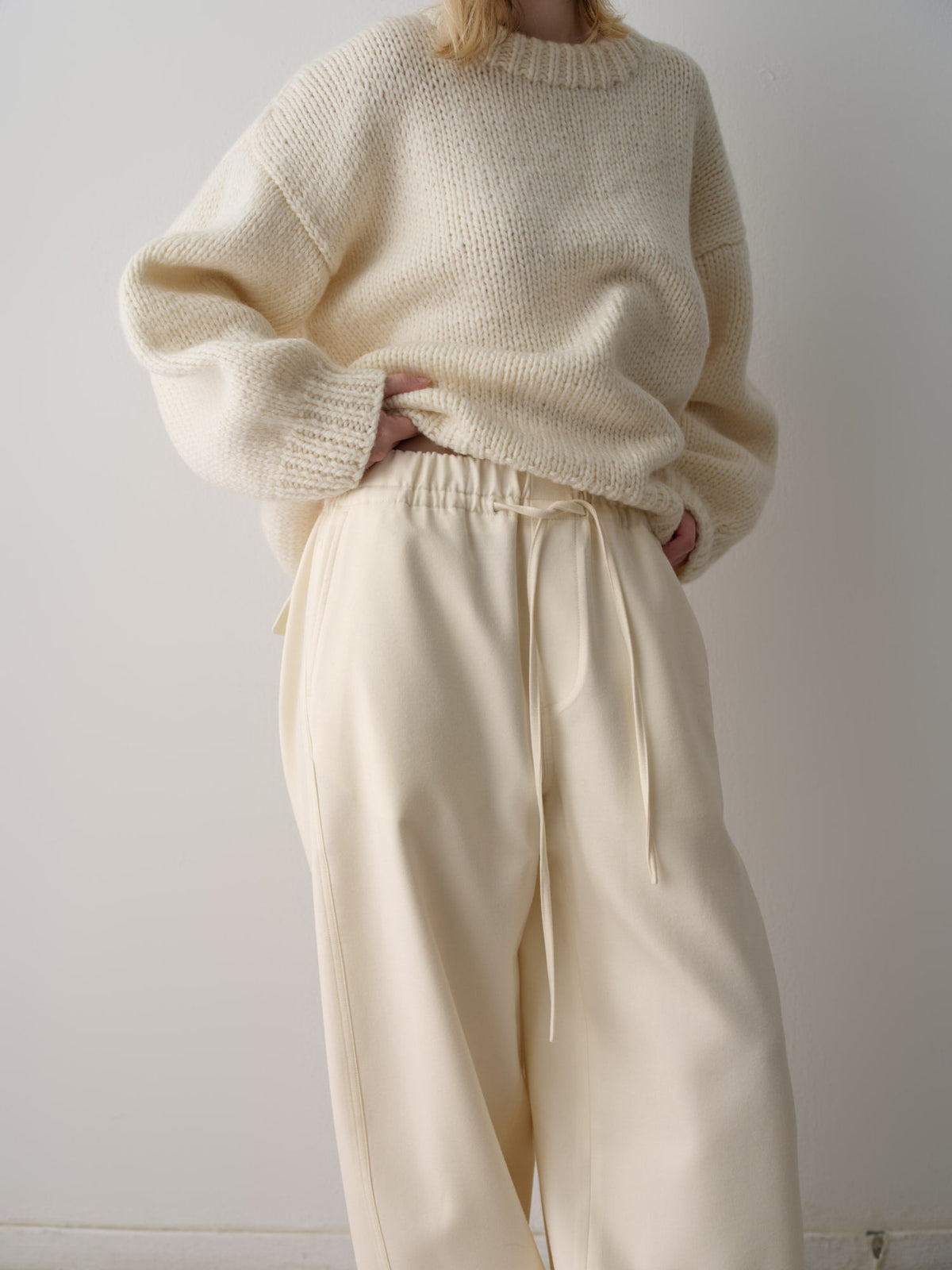 Handmade Round-neck Sweater_ivory