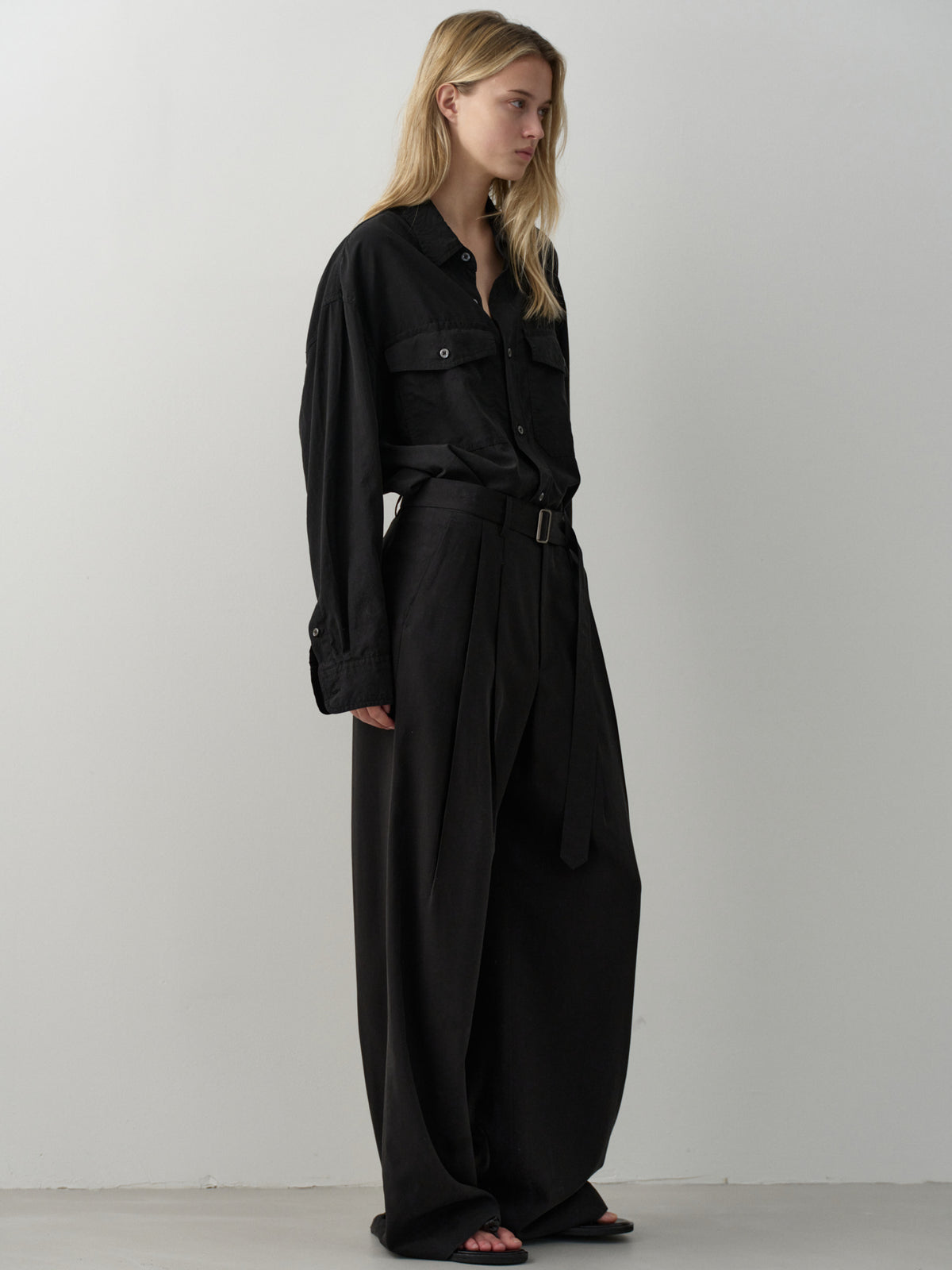 Belted Two-Tuck Wide Pants_black