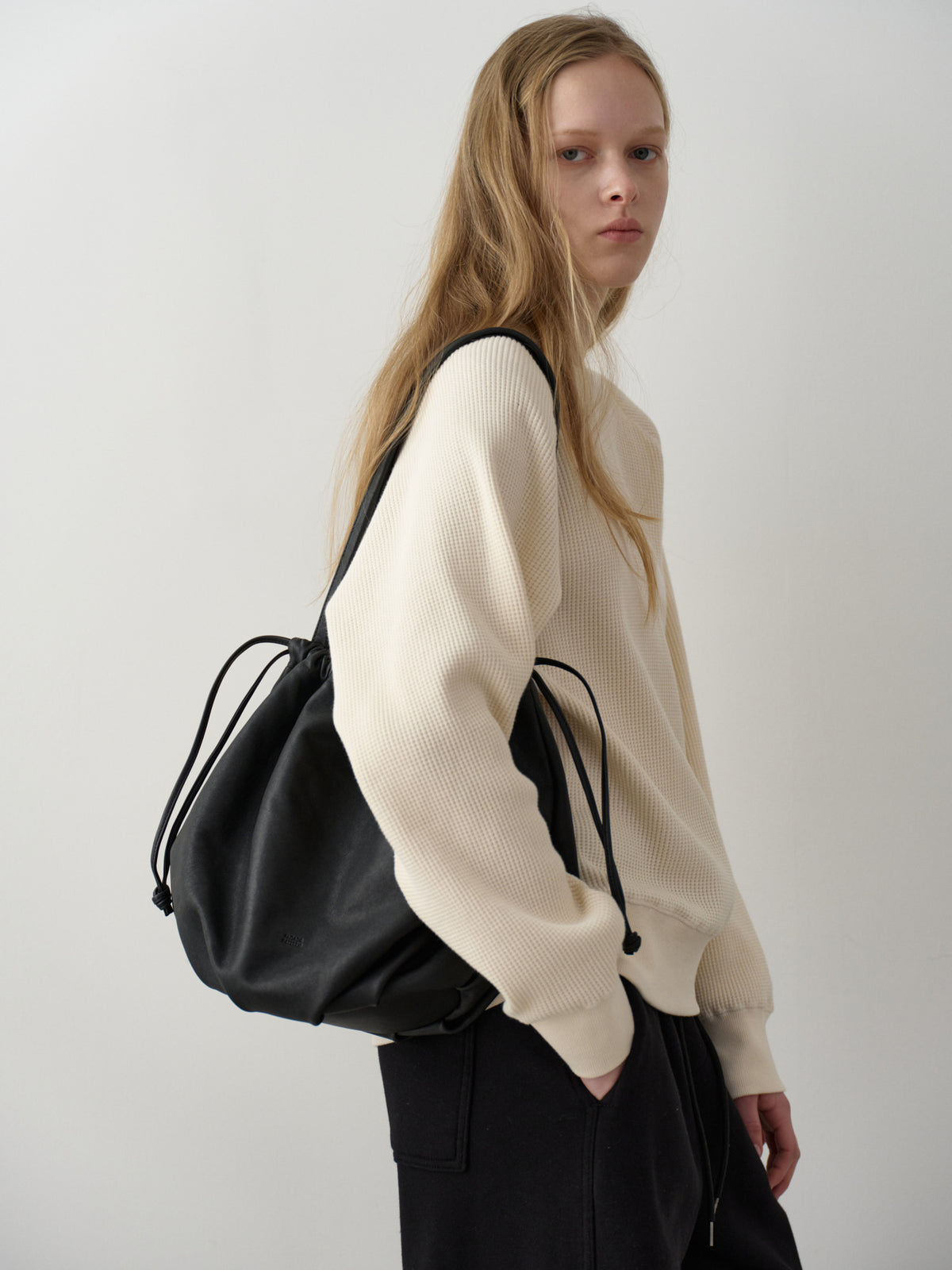 Leather Pull Bag_black