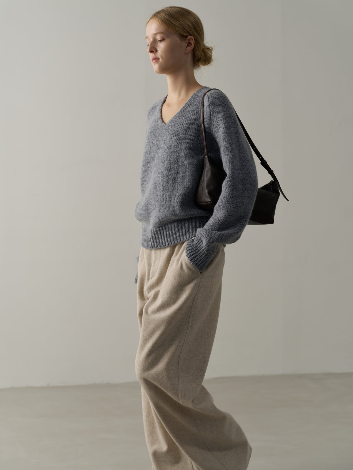 Textured V-neck Knit_grey blue