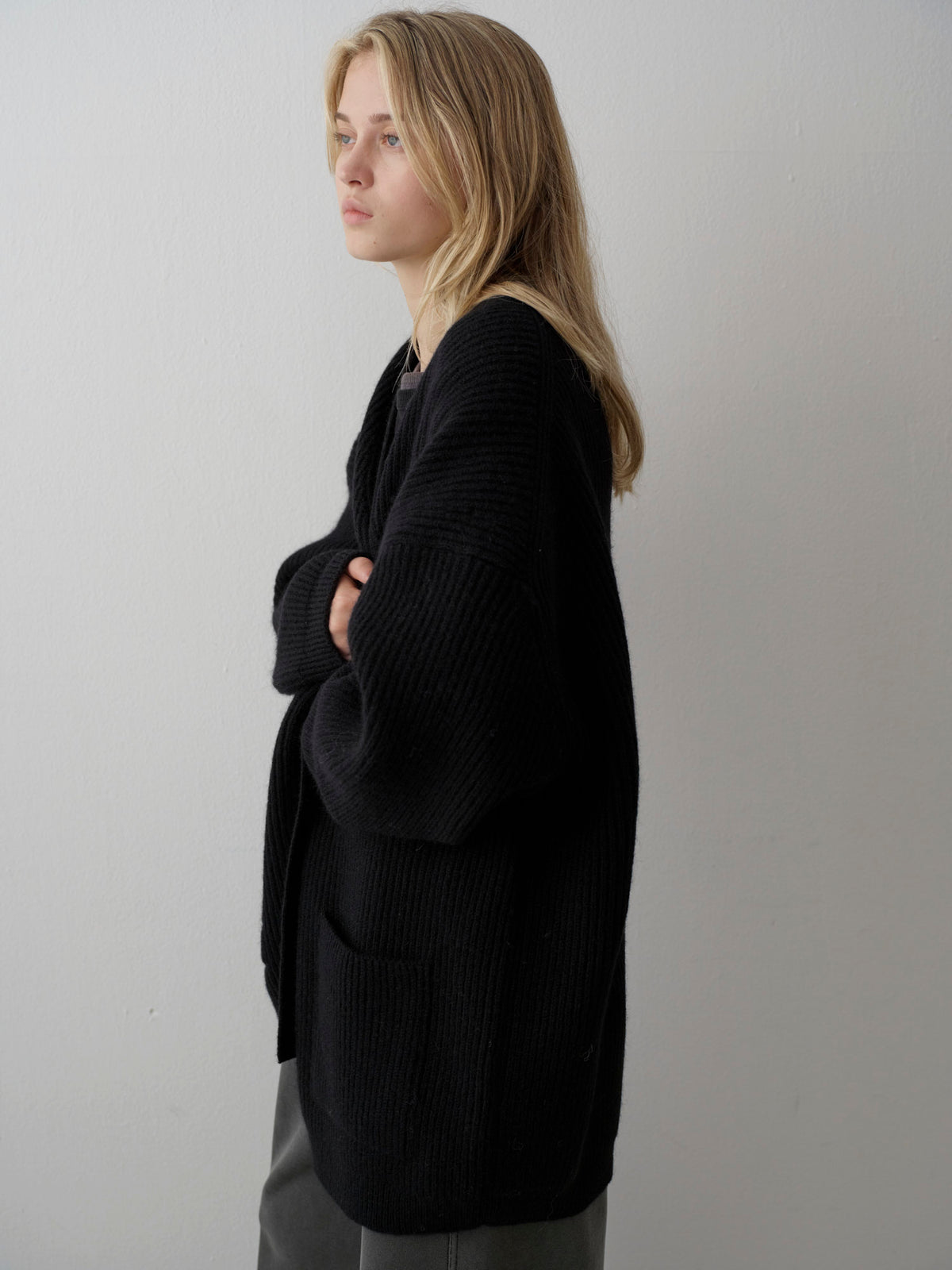 Shetland Wool V-Neck Cardigan_black
