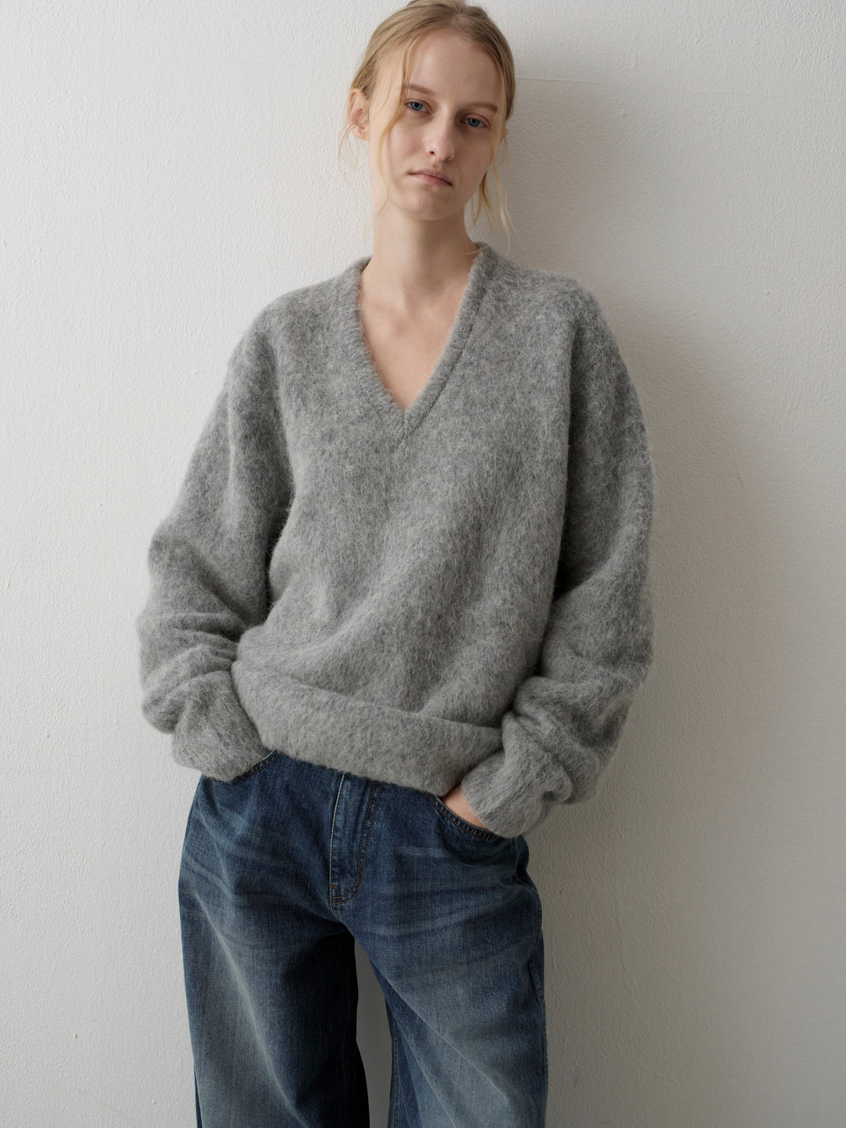 Alpaca V-Neck Sweater_grey