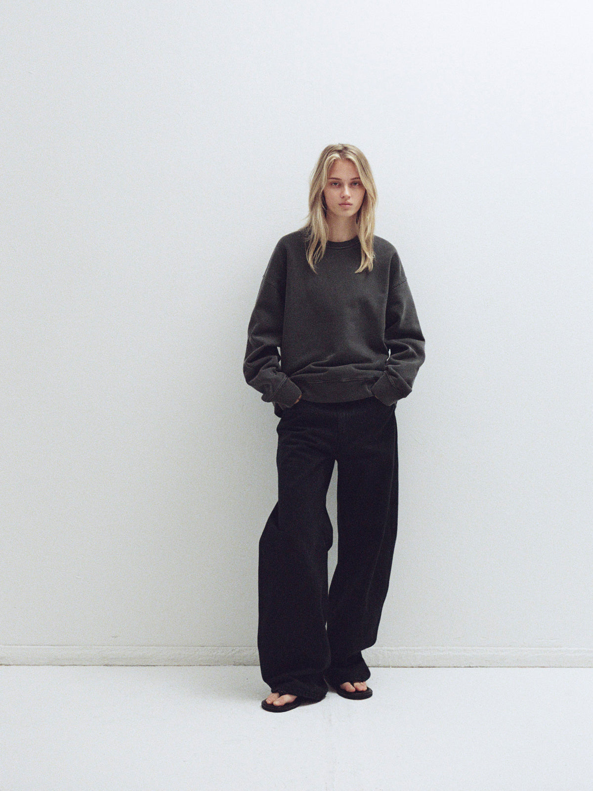 Oversized Fit Pigment Sweatshirt_charcoal