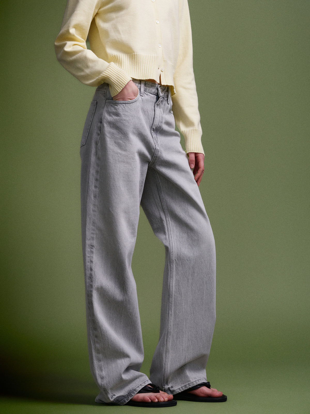 High-Waist Straight Jeans_light grey