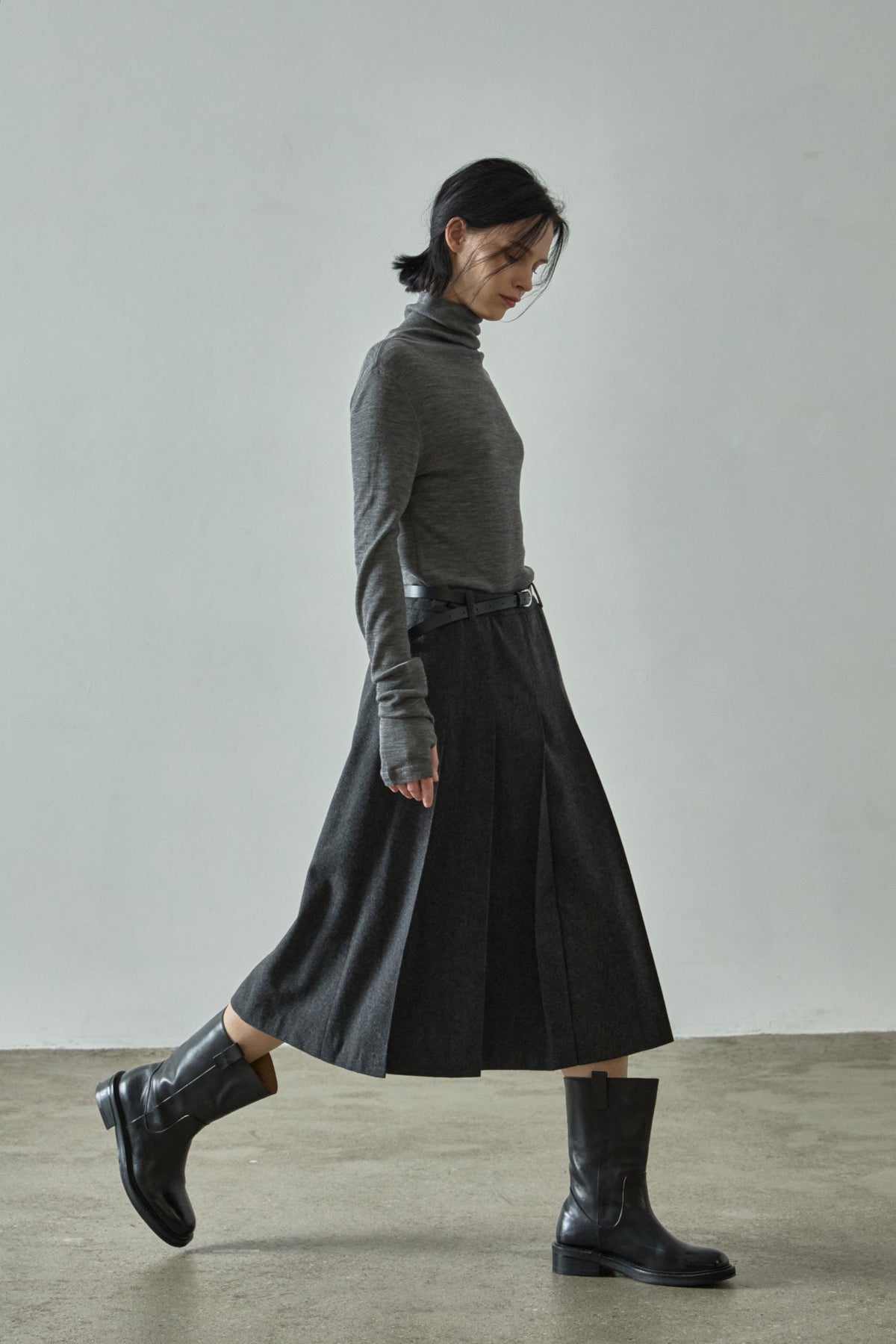 Classic Pleated Skirt_charcoal