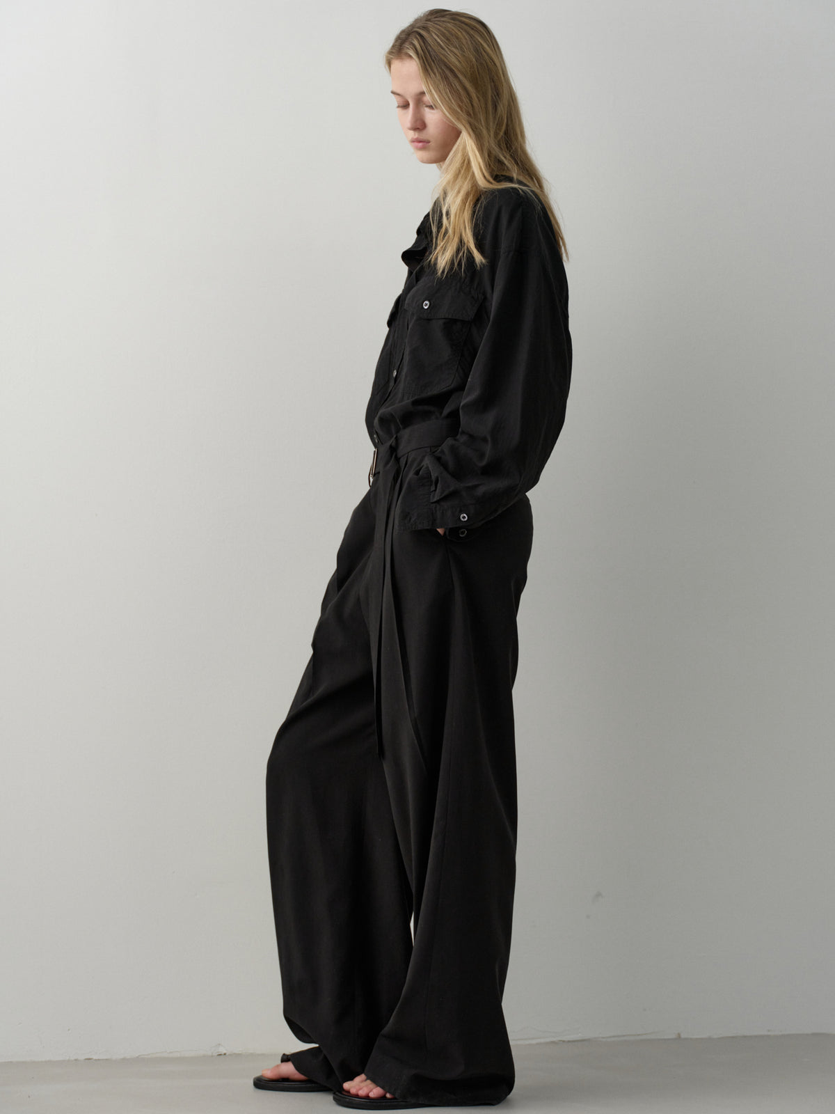 Belted Two-Tuck Wide Pants_black