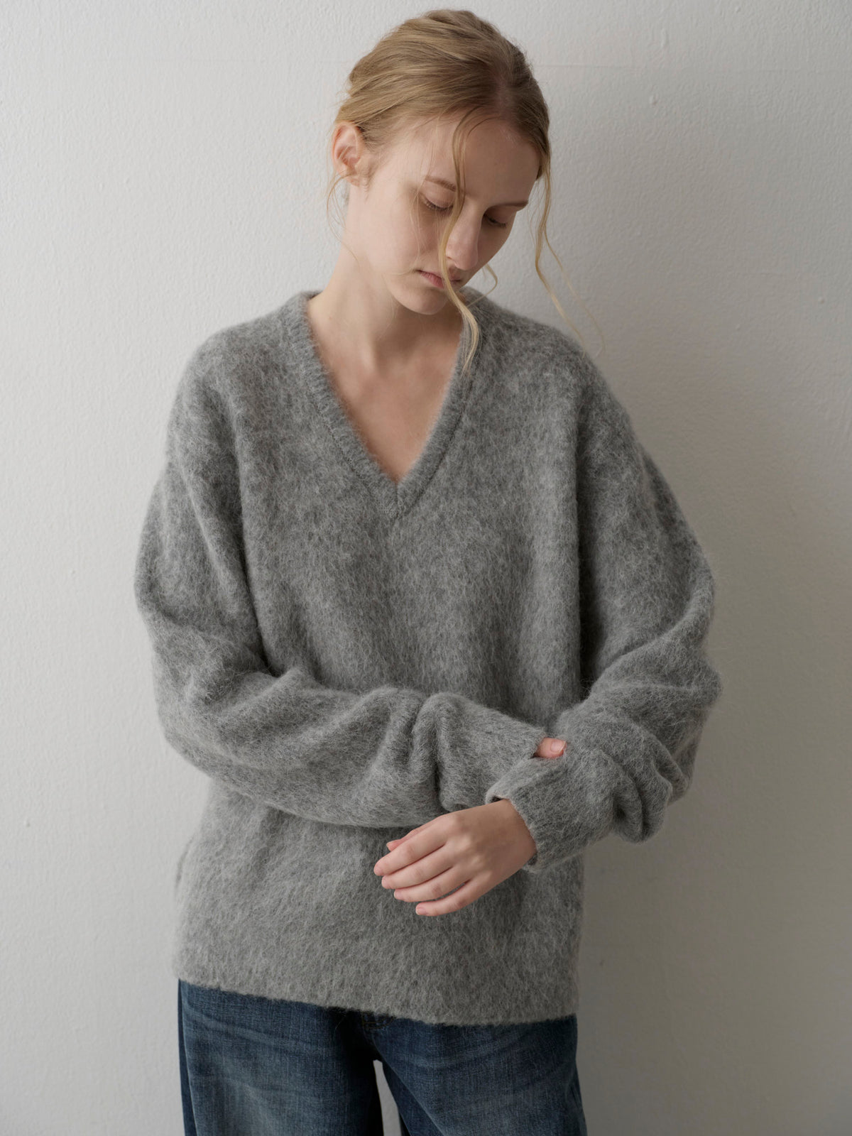 Alpaca V-Neck Sweater_grey