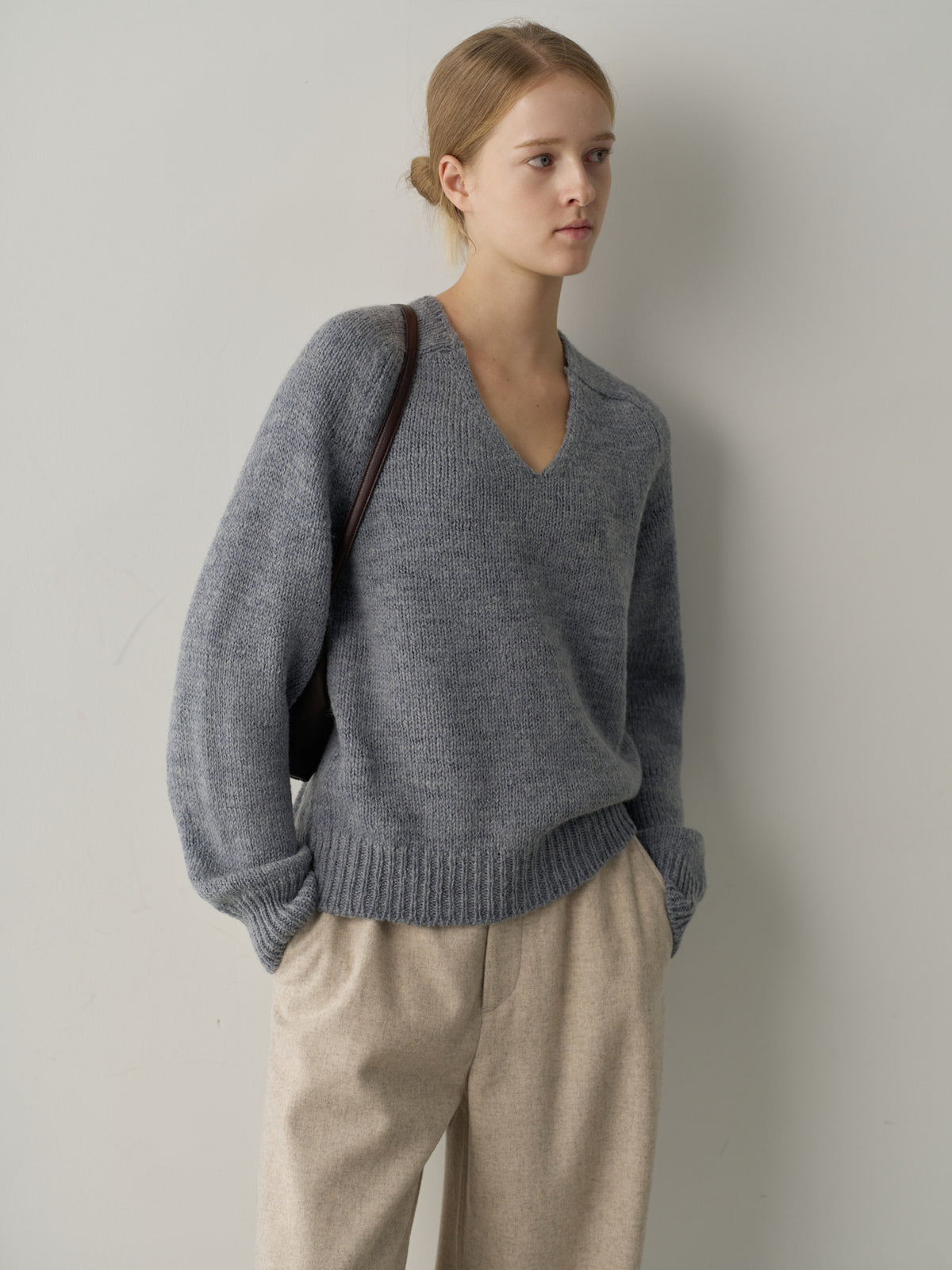 Textured V-neck Knit_grey blue