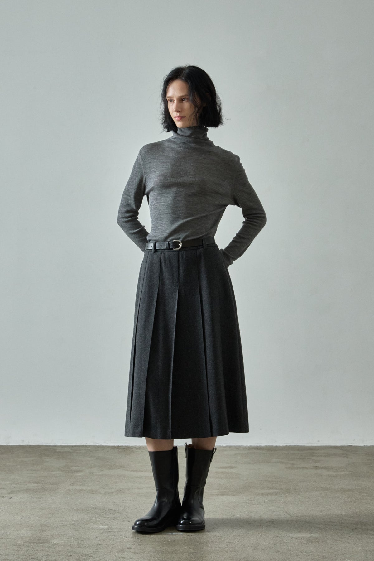 Classic Pleated Skirt_charcoal