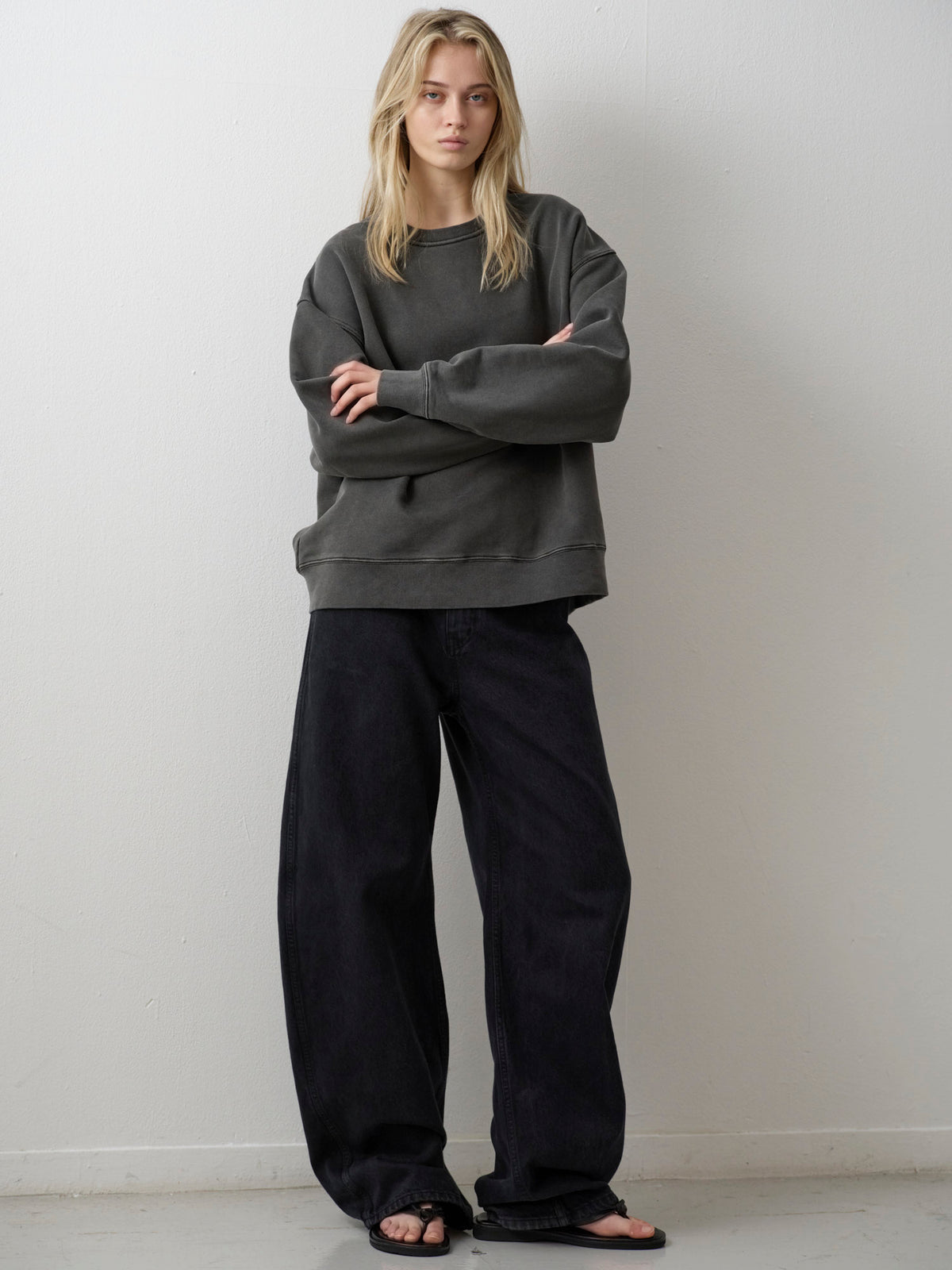 Oversized Fit Pigment Sweatshirt_charcoal