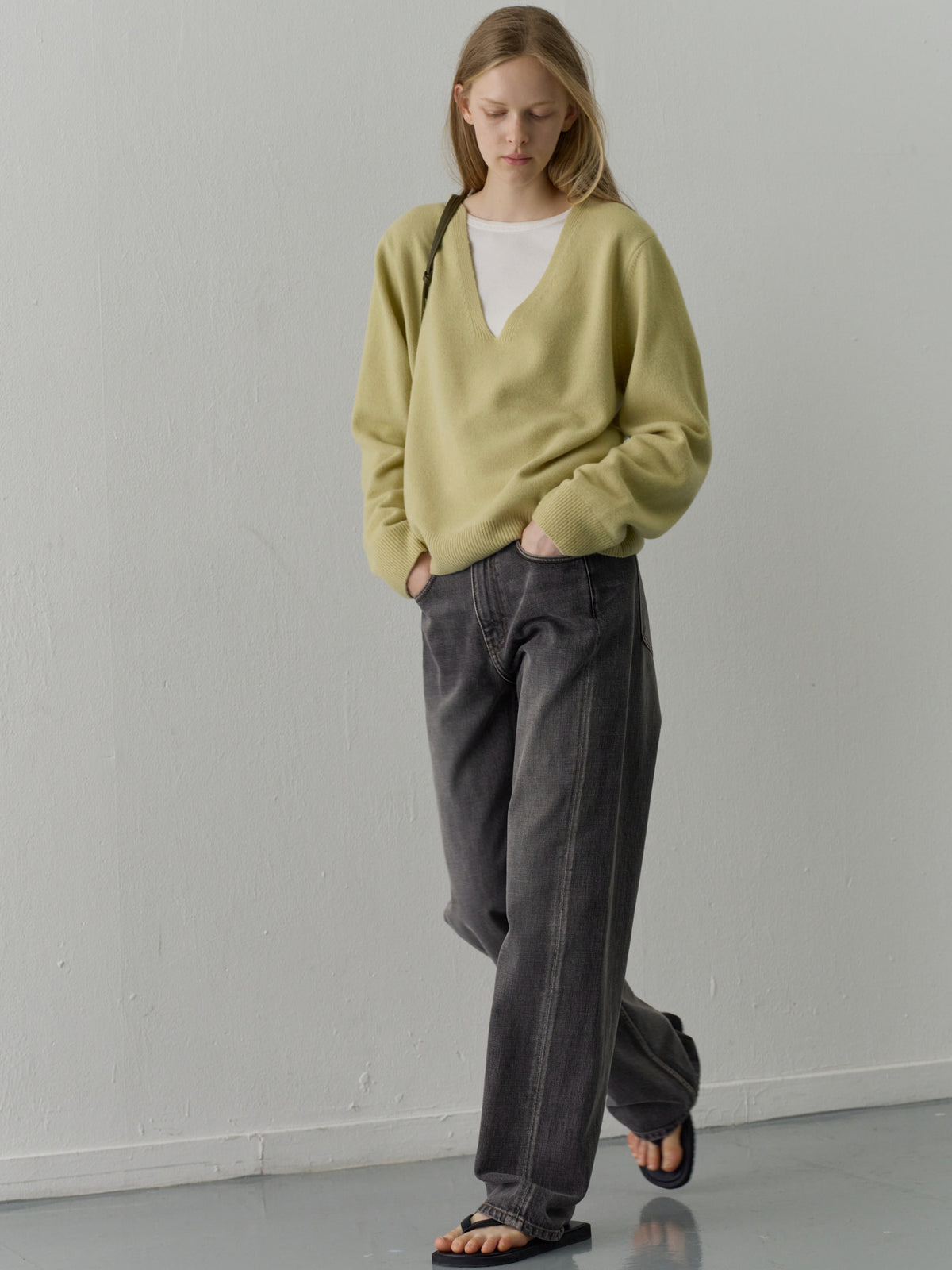 Cashmere Deep V-Neck Knit_sage olive