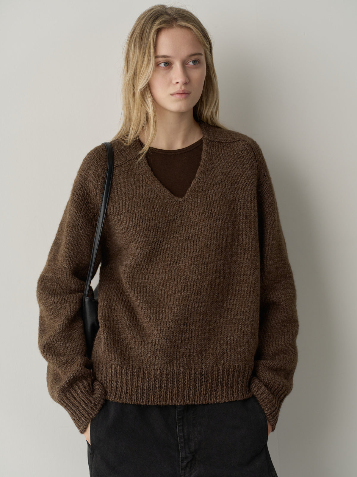 Textured V-neck Knit_brown