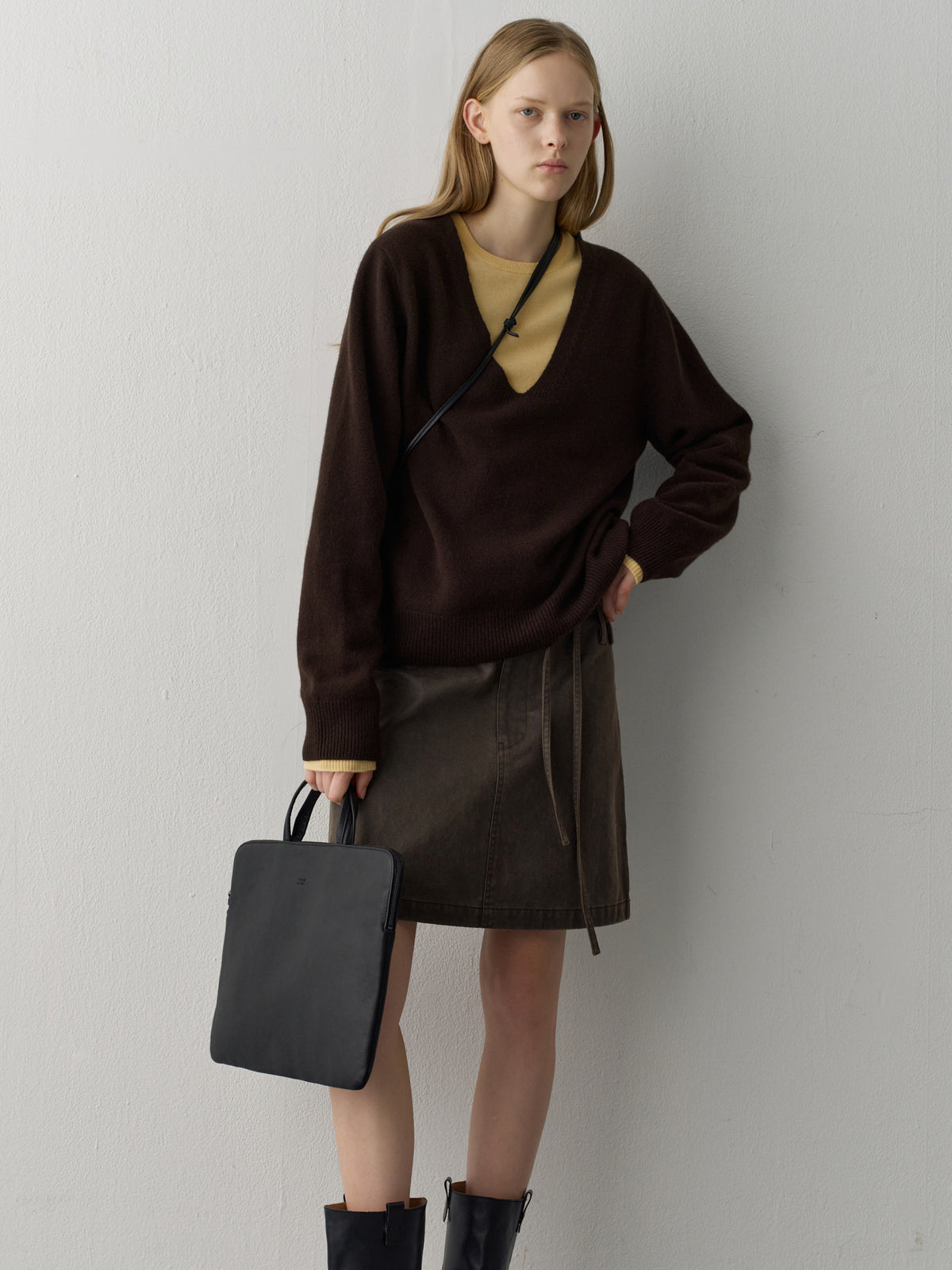 Cashmere Deep V-Neck Knit_dark brown