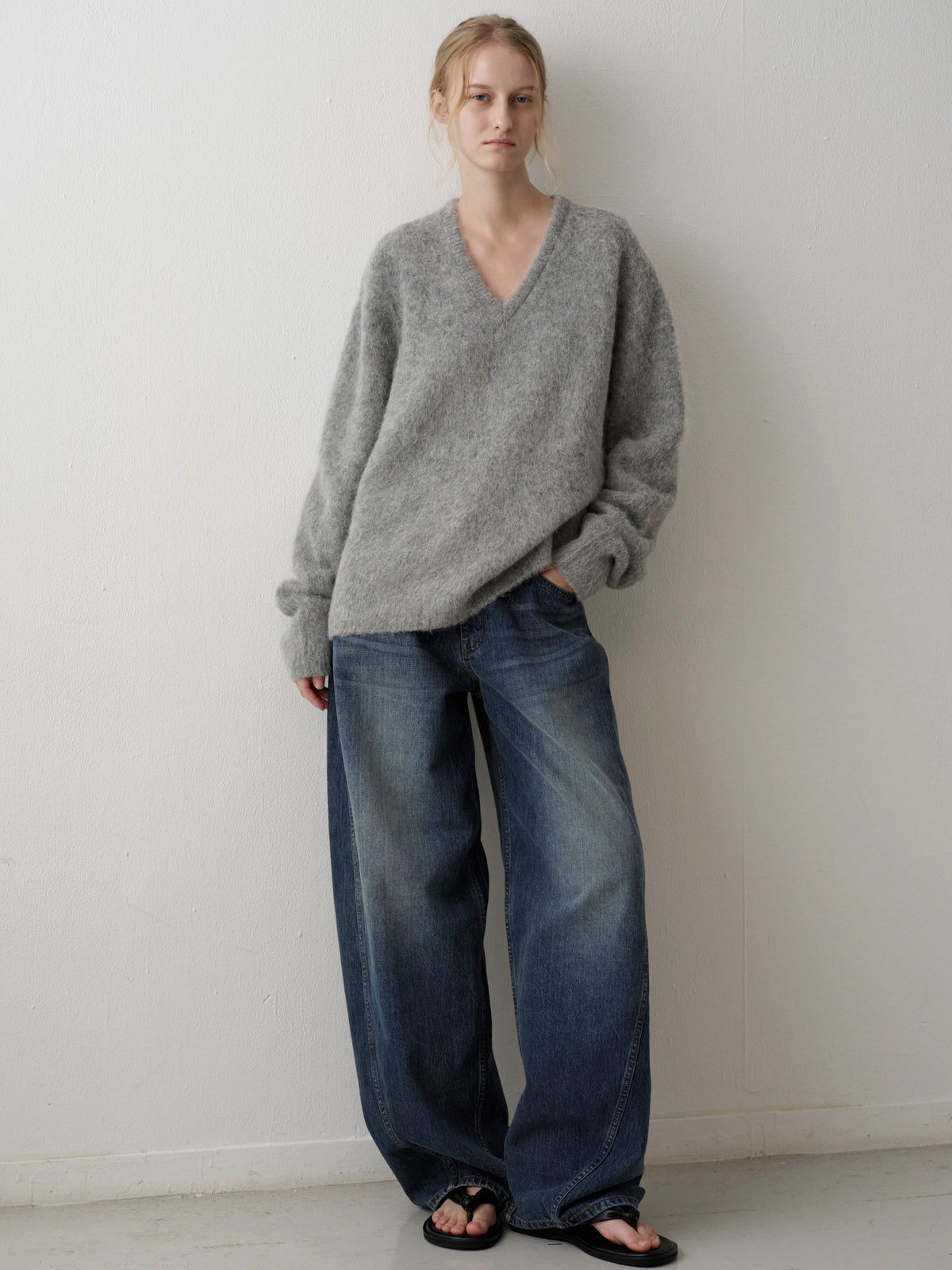 Alpaca V-Neck Sweater_grey