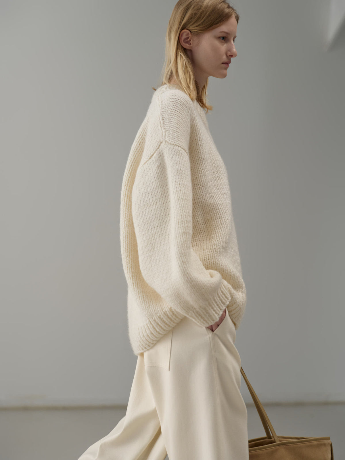 Handmade Round-neck Sweater_ivory