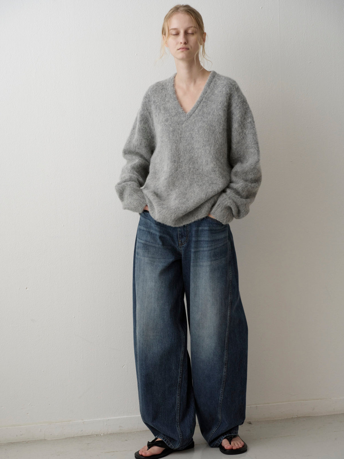 Alpaca V-Neck Sweater_grey