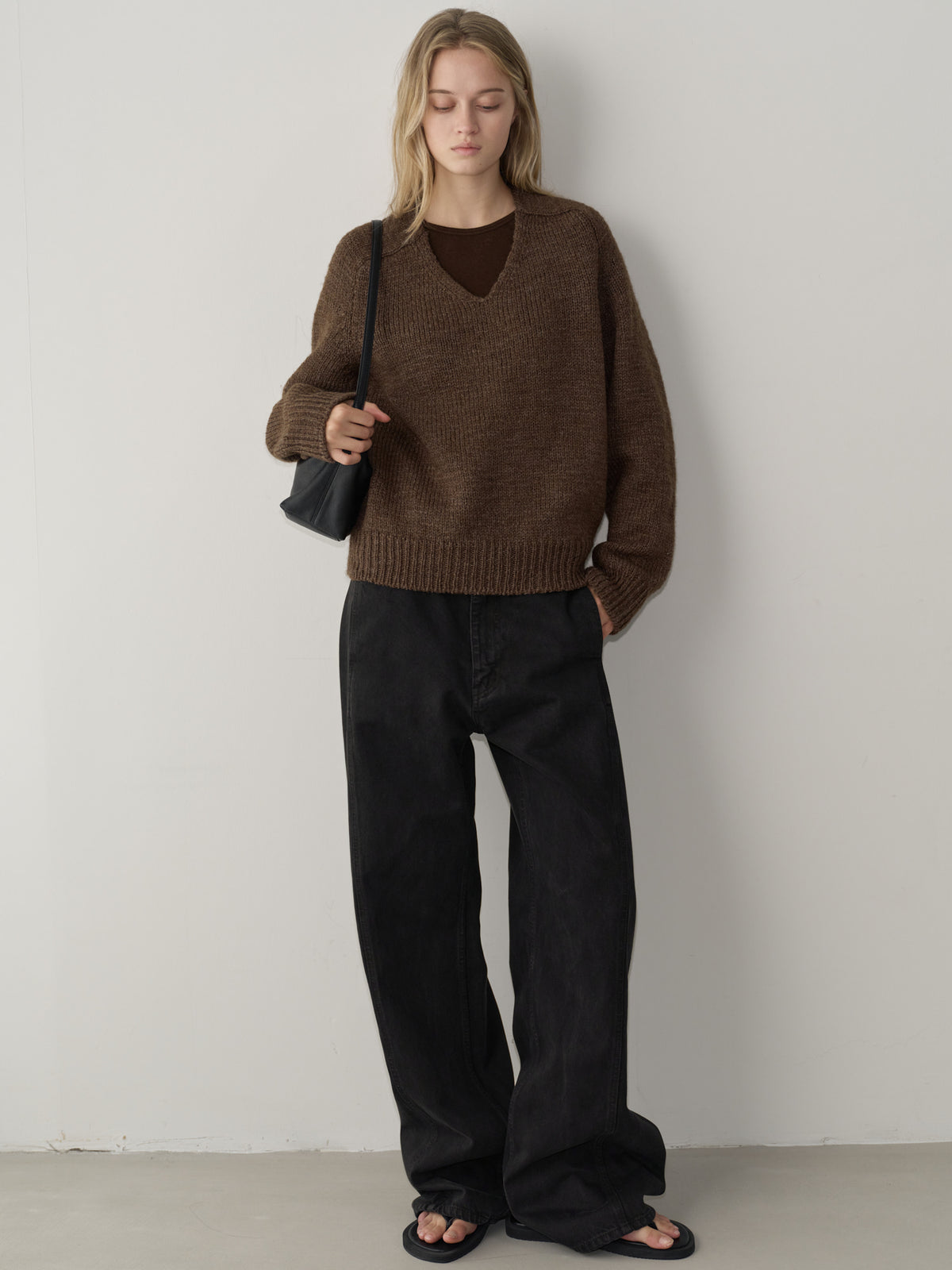 Textured V-neck Knit_brown