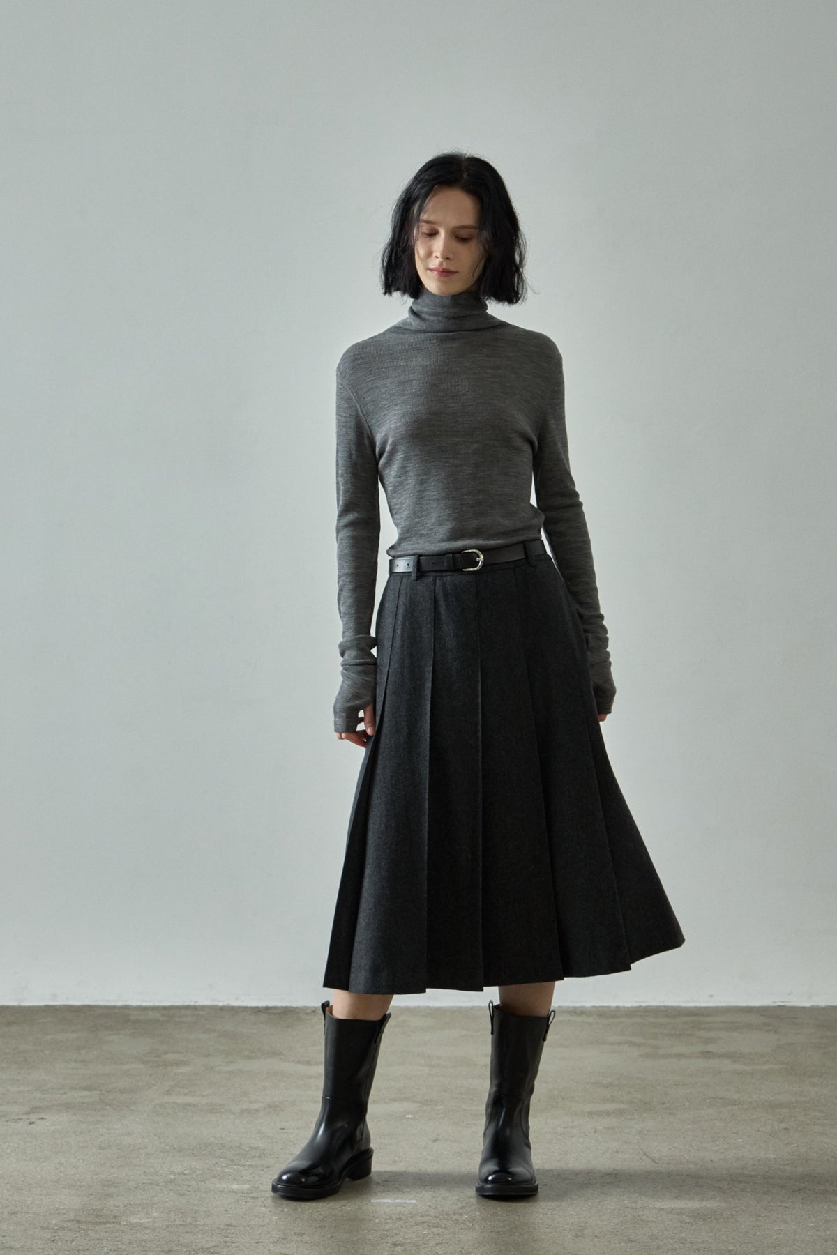 Classic Pleated Skirt_charcoal