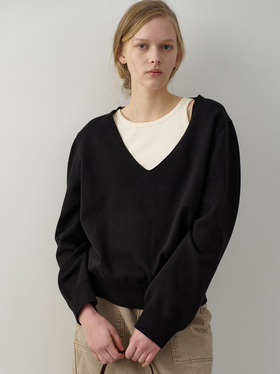 Deep V-Neck Knit_Black