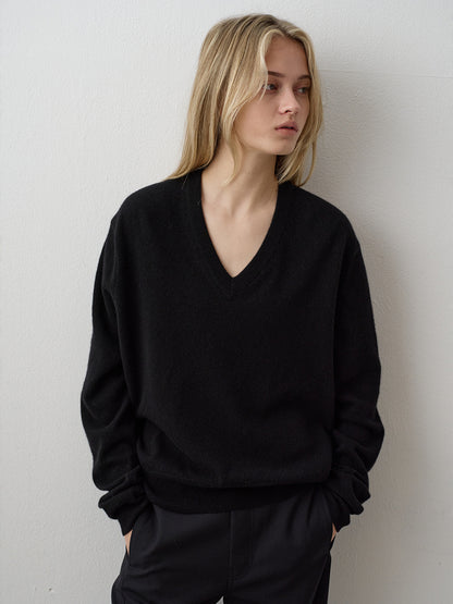 [11/18 Pre-order] Essential V-neck Knit_black