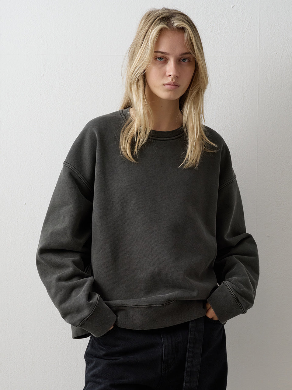 Oversized Fit Pigment Sweatshirt_charcoal