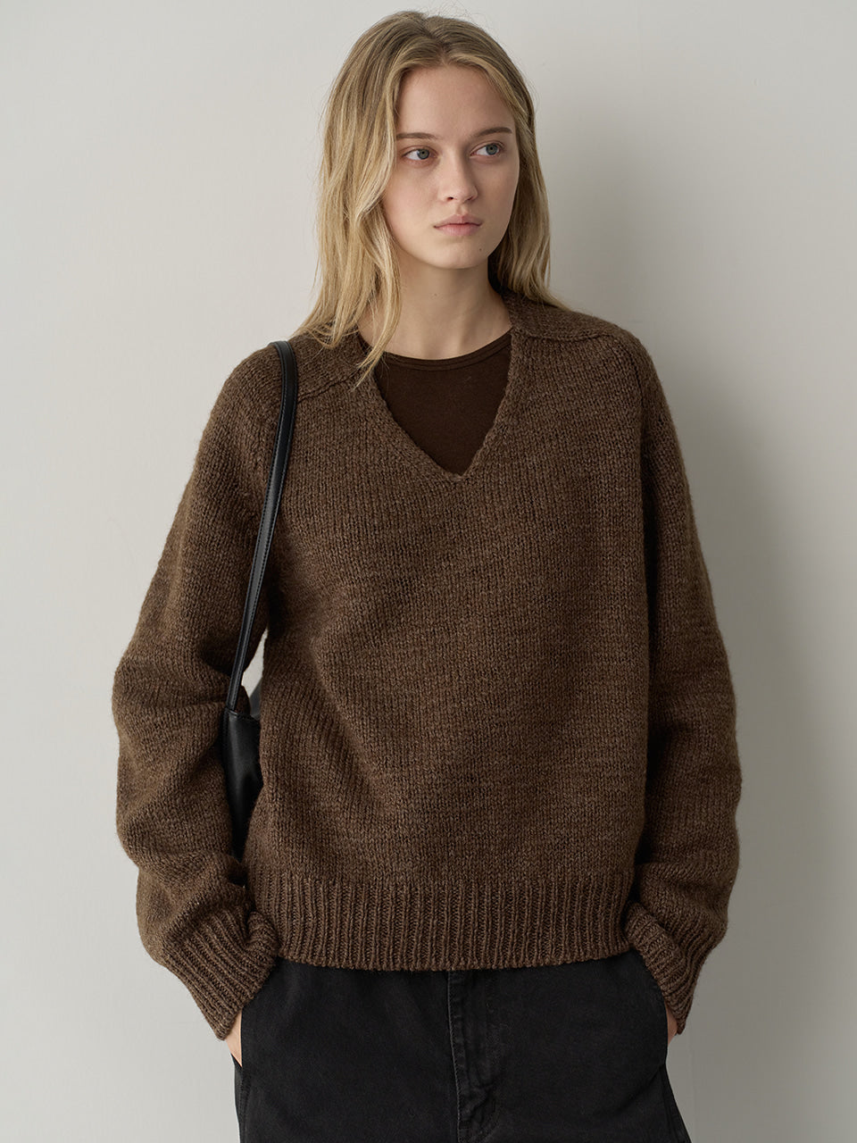 Textured V-neck Knit_brown