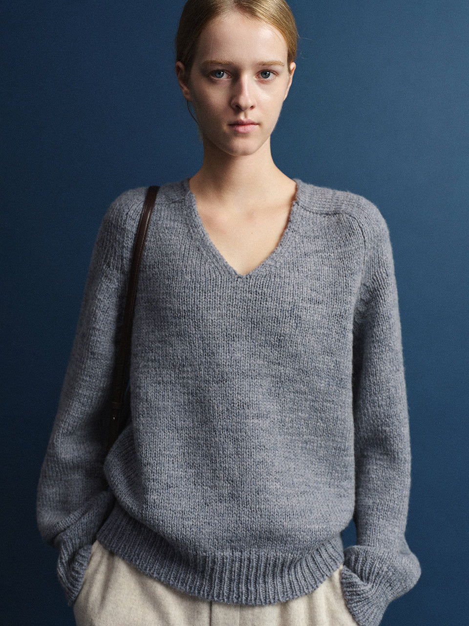 Textured V-neck Knit_grey blue
