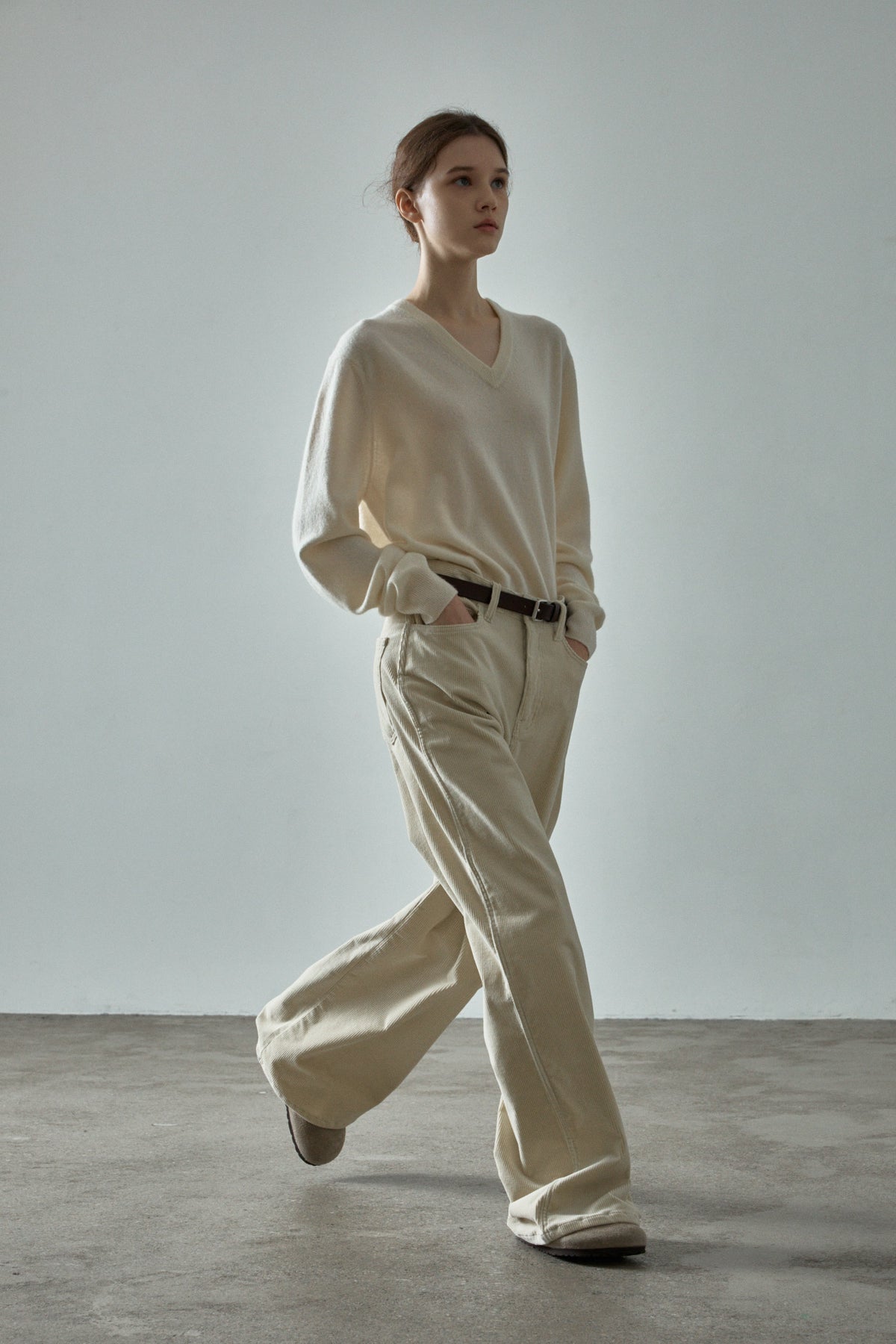 Essential V-neck Knit_ivory