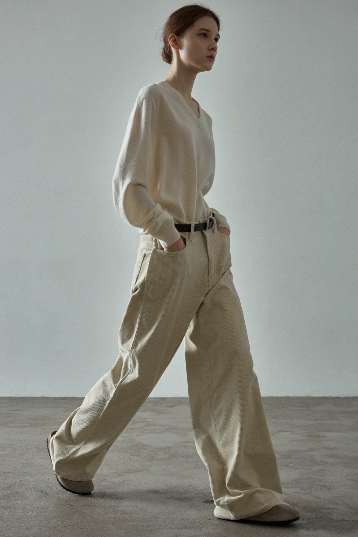 Essential V-neck Knit_ivory