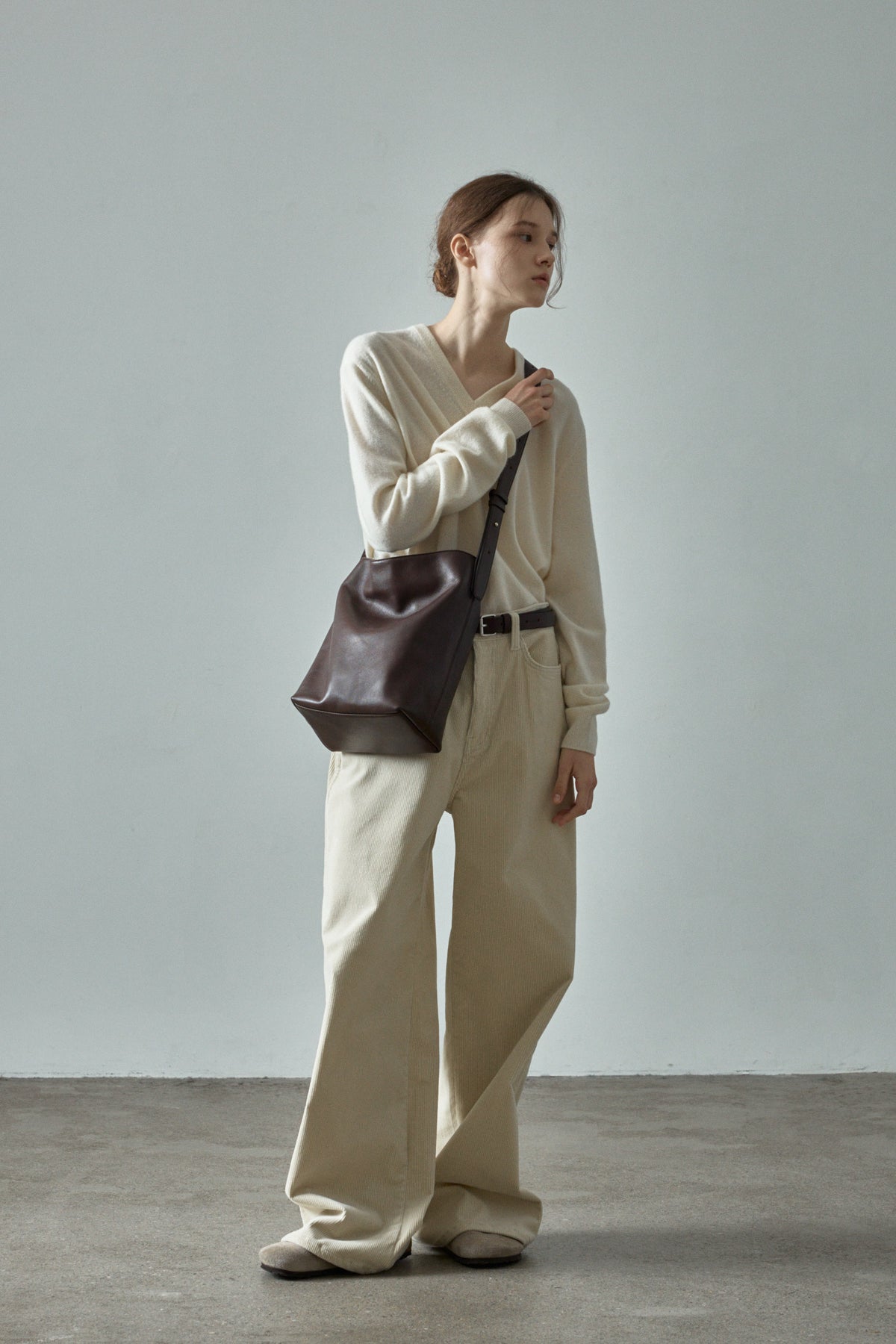 Essential V-neck Knit_ivory